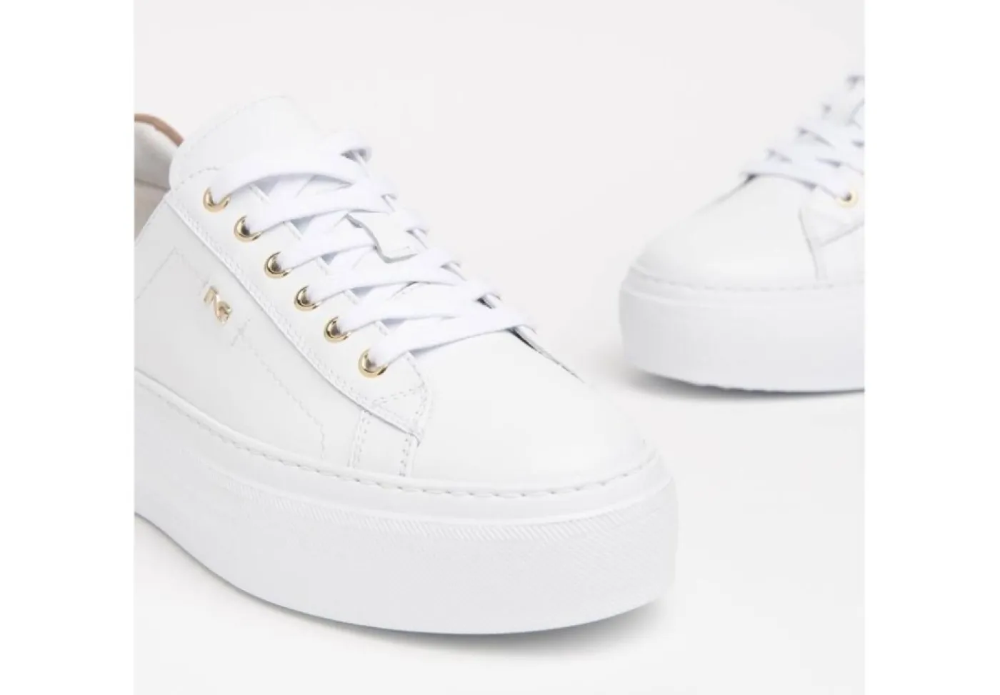 Nero Giardini Platform*Sneakers Da Donna In Pelle Con Borchiette Bianche